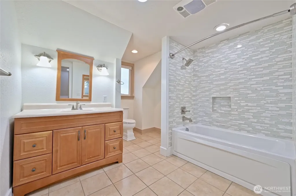 2134 E 14th Street Bremerton WA 98310