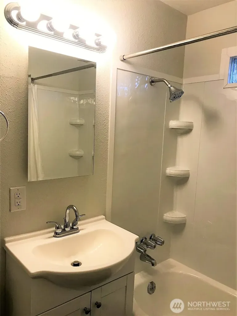 125 Acorn Street Bremerton WA 98310