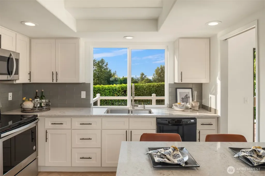 12218 SE 47th Place Bellevue WA 98006