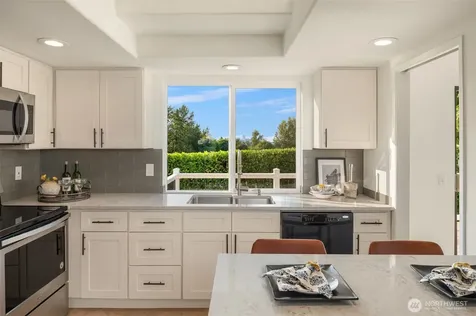 12218 SE 47th Place Bellevue WA 98006
