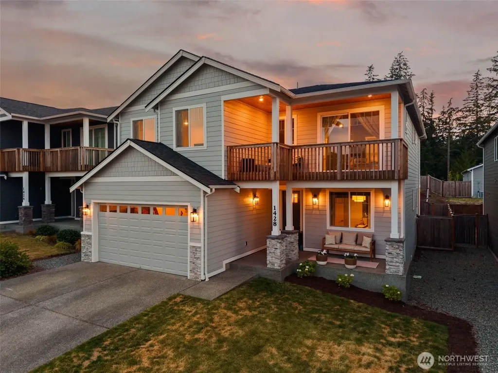1428 Baker Heights Loop Bremerton WA 98312