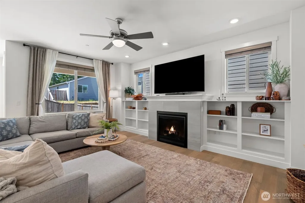 1428 Baker Heights Loop Bremerton WA 98312