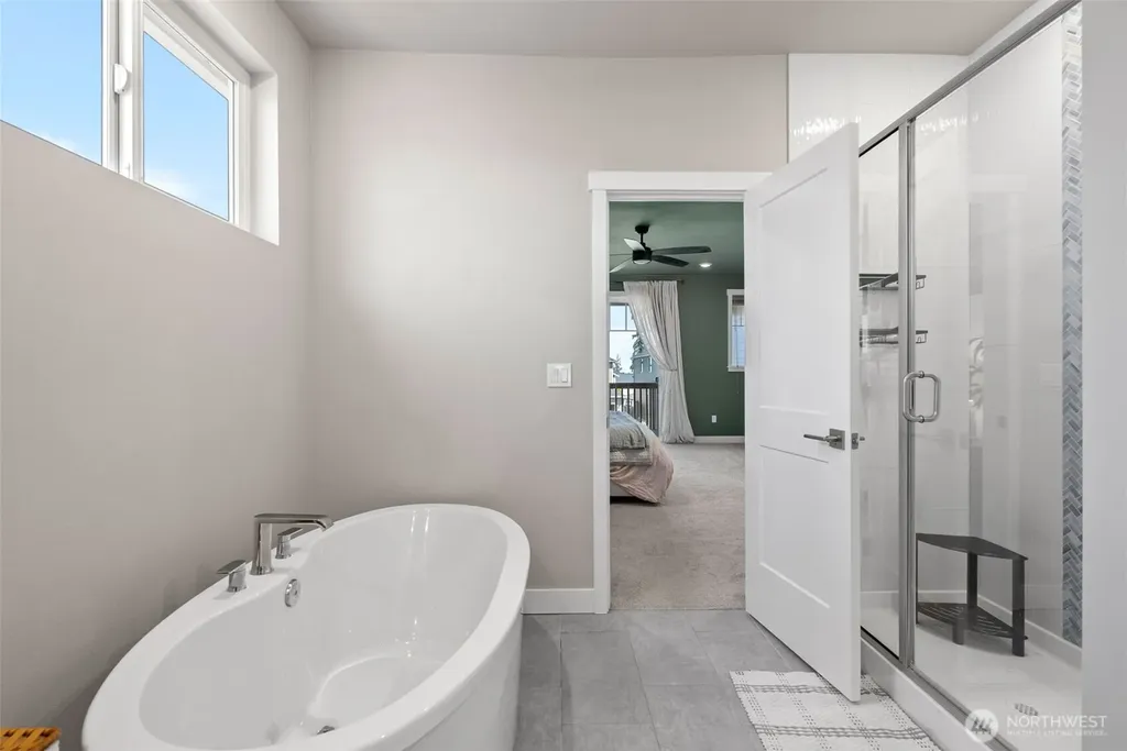 1428 Baker Heights Loop Bremerton WA 98312