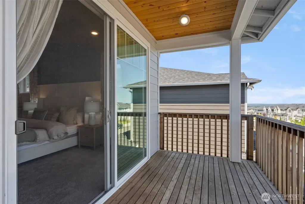 1428 Baker Heights Loop Bremerton WA 98312