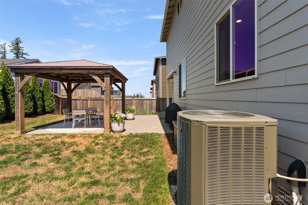 1428 Baker Heights Loop Bremerton WA 98312