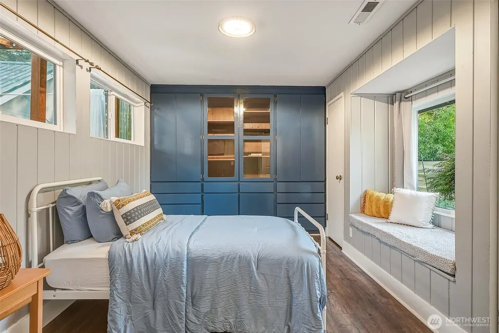 11350 28th Avenue NE Seattle WA 98125