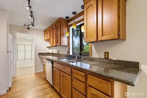 15062 SE 44th Street Bellevue WA 98006