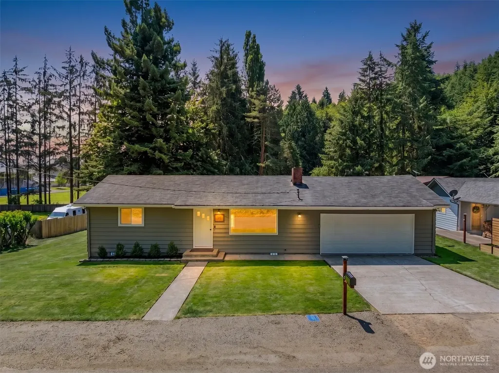 21 Maple Leaf Street Raymond WA 98577