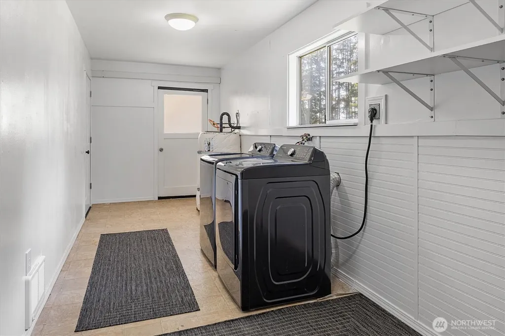 21 Maple Leaf Street Raymond WA 98577