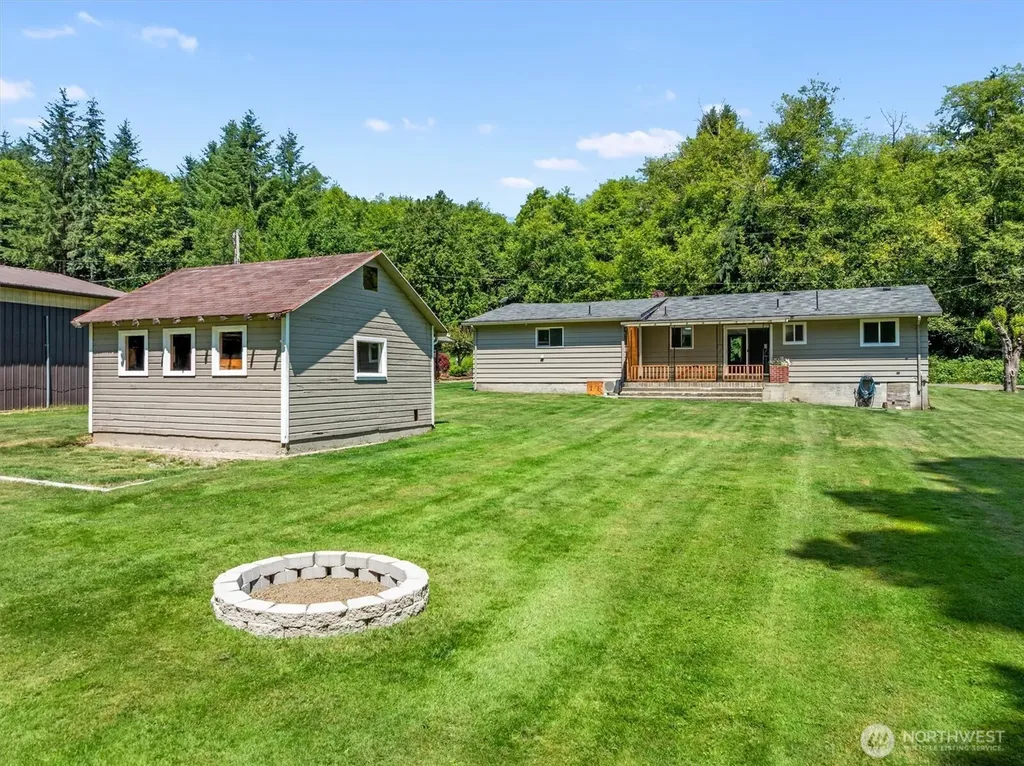 21 Maple Leaf Street Raymond WA 98577