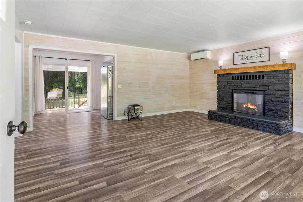 21 Maple Leaf Street Raymond WA 98577