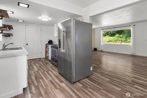 21 Maple Leaf Street Raymond WA 98577