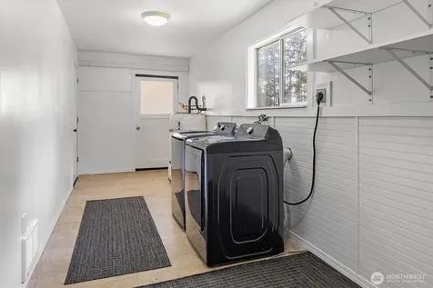 21 Maple Leaf Street Raymond WA 98577