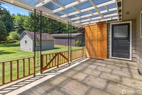 21 Maple Leaf Street Raymond WA 98577