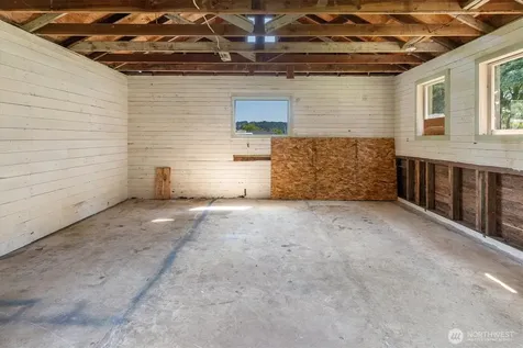21 Maple Leaf Street Raymond WA 98577