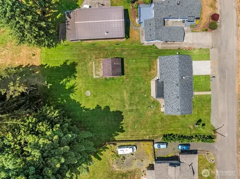 21 Maple Leaf Street Raymond WA 98577
