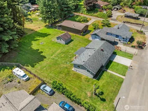 21 Maple Leaf Street Raymond WA 98577