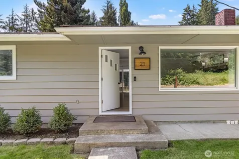 21 Maple Leaf Street Raymond WA 98577