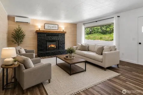 21 Maple Leaf Street Raymond WA 98577
