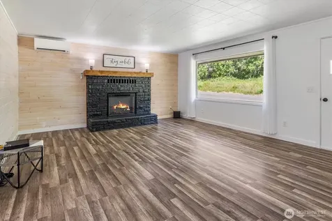 21 Maple Leaf Street Raymond WA 98577