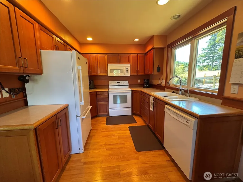 41 Mountain View Orcas Island WA 98245