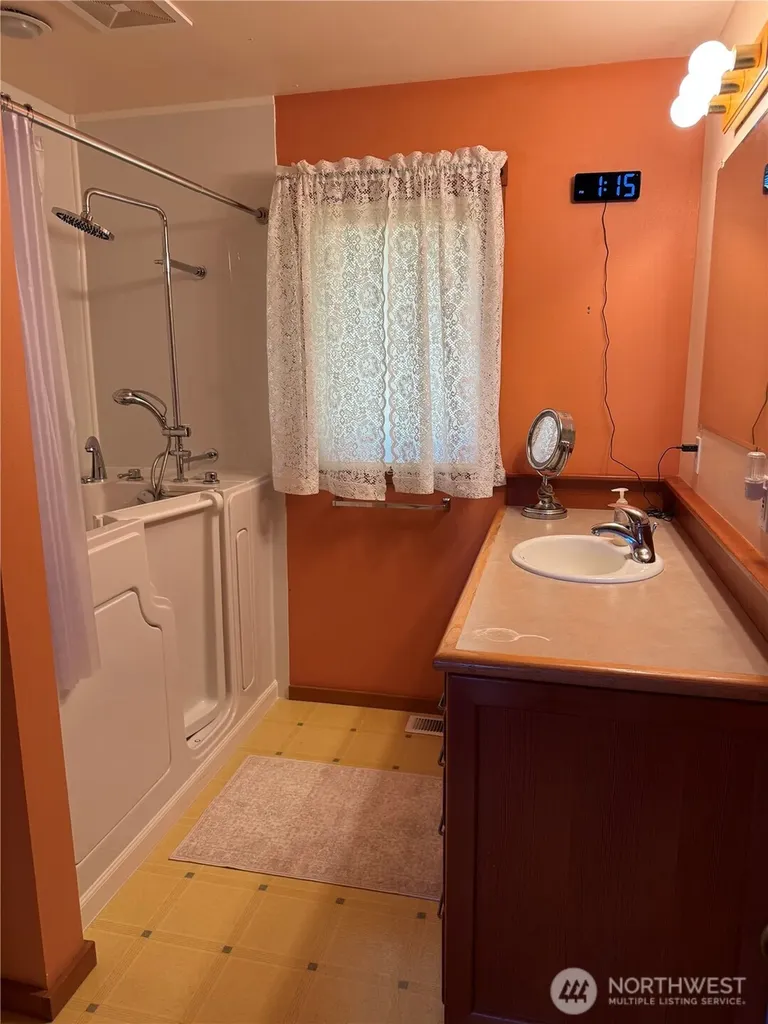41 Mountain View Orcas Island WA 98245