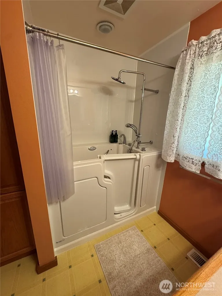 41 Mountain View Orcas Island WA 98245