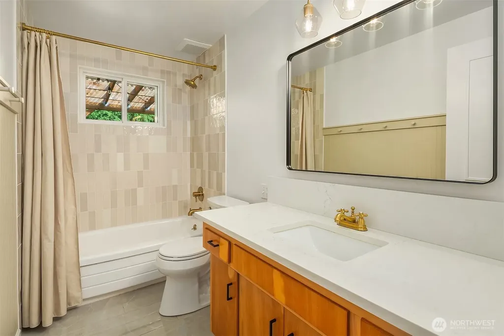 23823 86th Avenue W Edmonds WA 98026