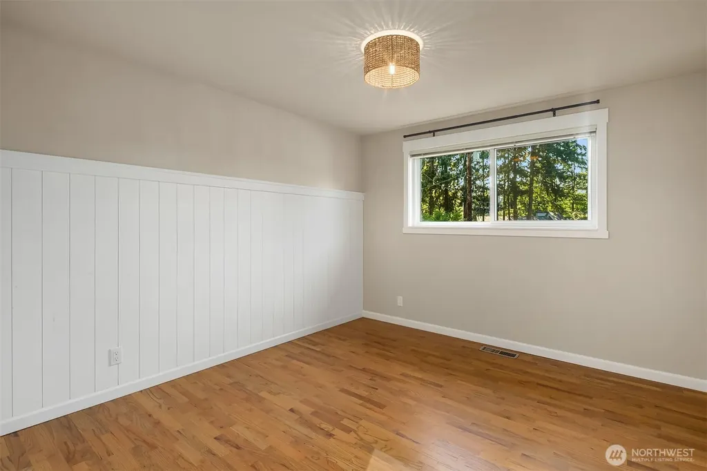 23823 86th Avenue W Edmonds WA 98026