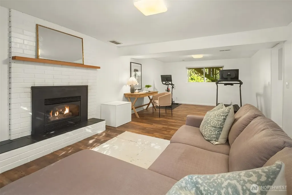 23823 86th Avenue W Edmonds WA 98026