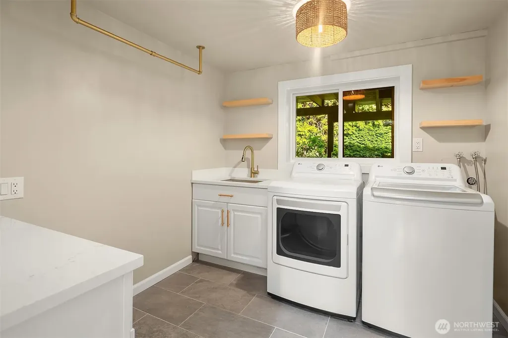 23823 86th Avenue W Edmonds WA 98026