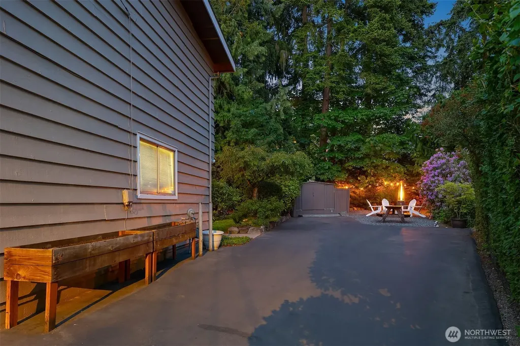 23823 86th Avenue W Edmonds WA 98026