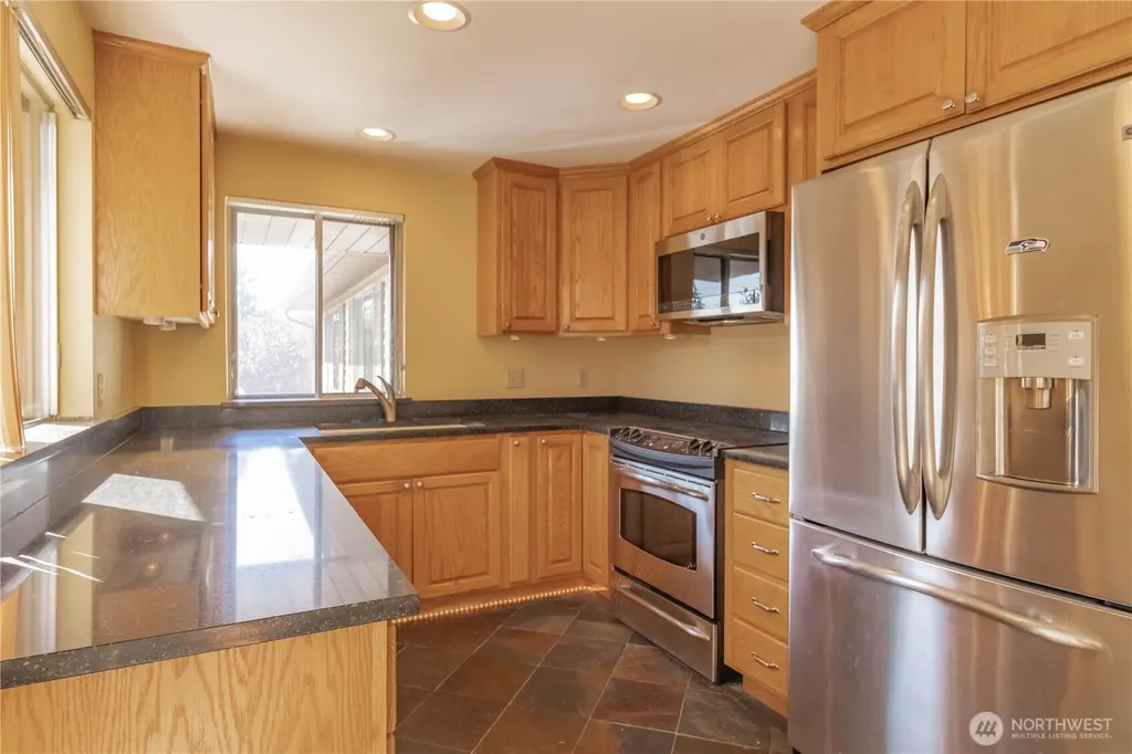 25401 35th Place S Kent WA 98032