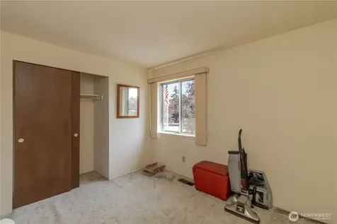 25401 35th Place S Kent WA 98032