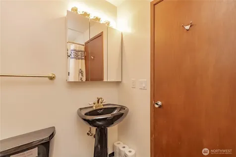 25401 35th Place S Kent WA 98032