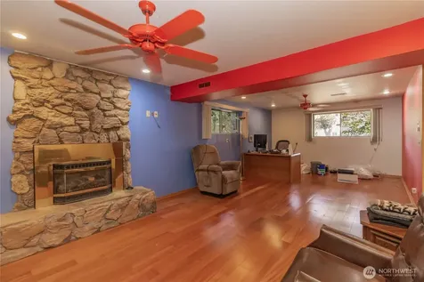 25401 35th Place S Kent WA 98032