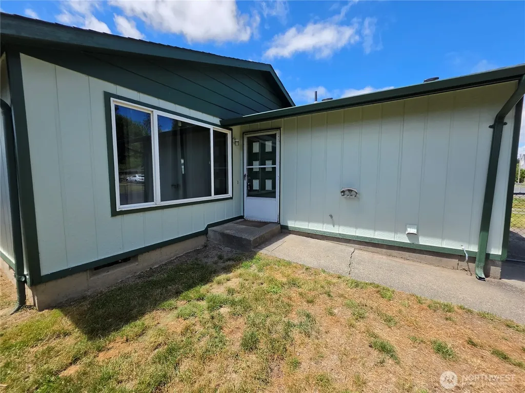 1407 Bowmont Avenue Kelso WA 98626