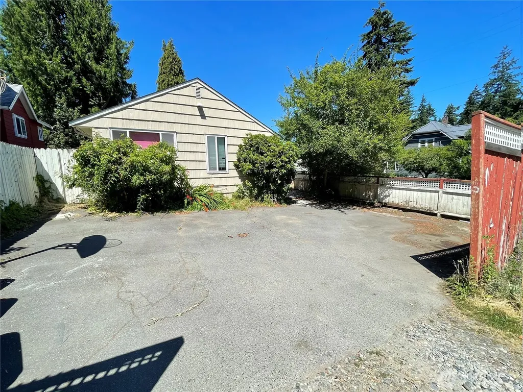 14301 Meridian Avenue N Seattle WA 98133
