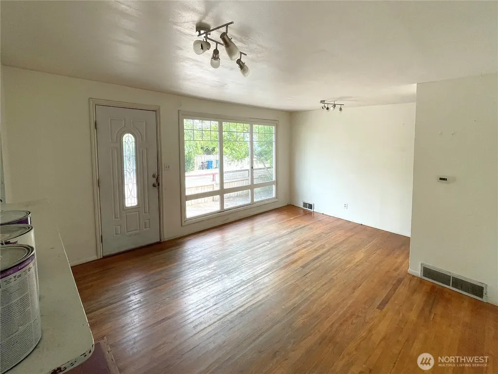 14301 Meridian Avenue N Seattle WA 98133