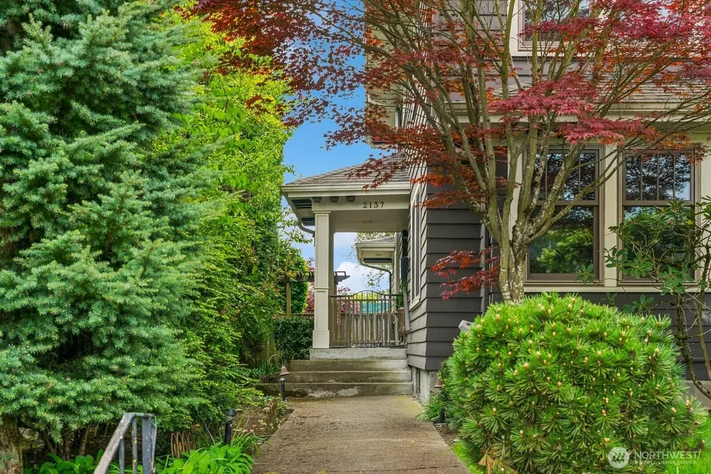 2137 E Hamlin Street Seattle WA 98112