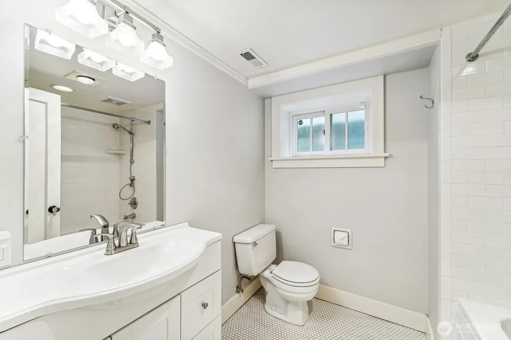 2137 E Hamlin Street Seattle WA 98112