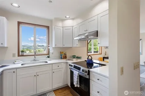 278 Lind Avenue NW Renton WA 98057