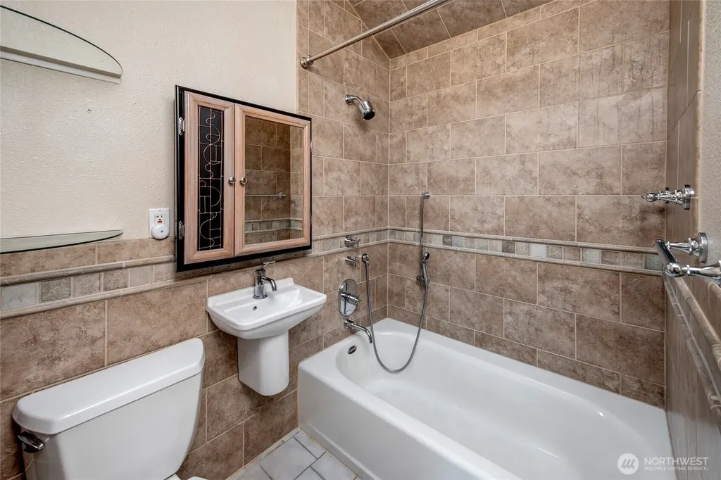 809 Celery Avenue Algona WA 98001