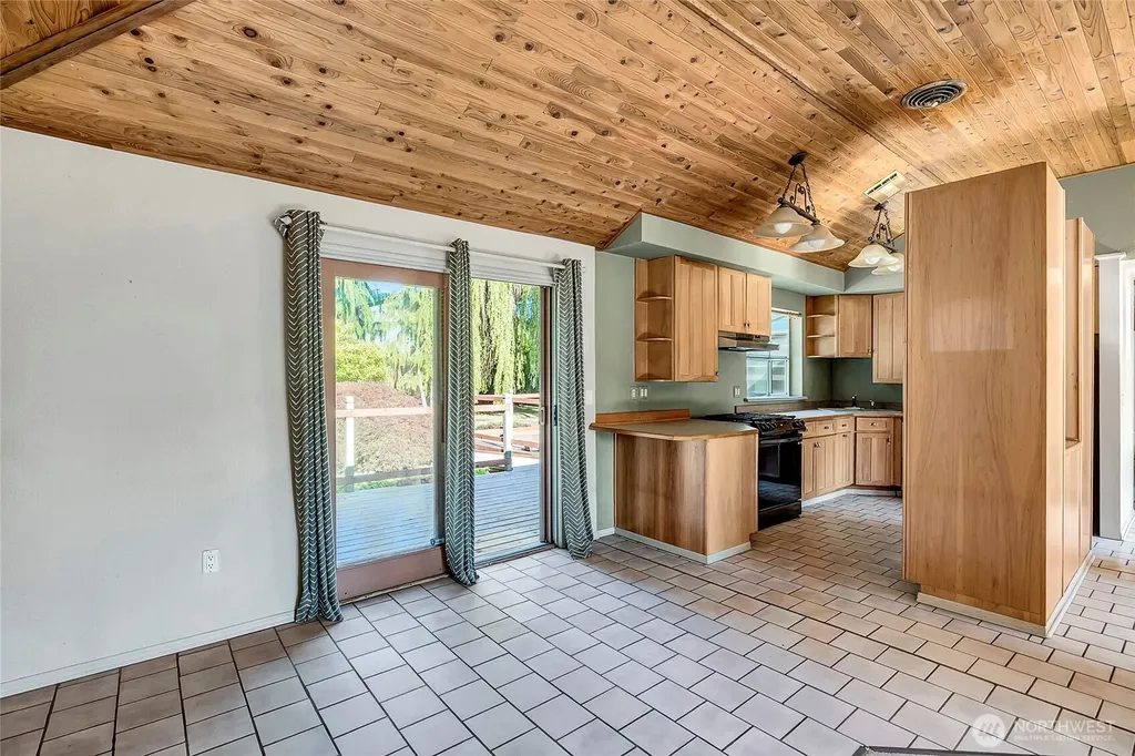 809 Celery Avenue Algona WA 98001