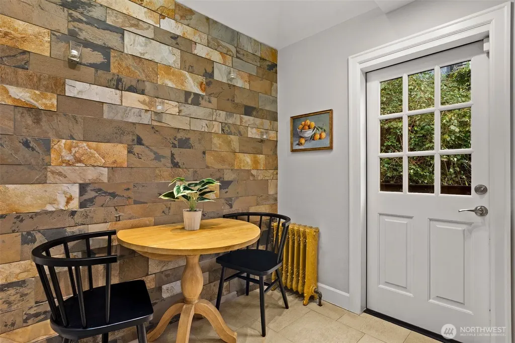 337 25th Avenue E Seattle WA 98112
