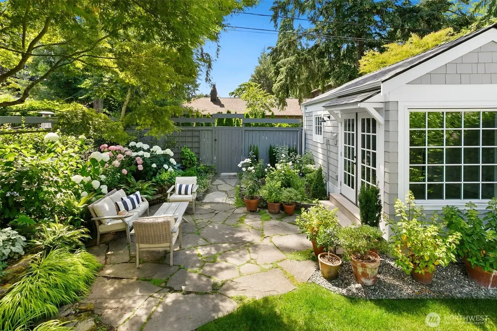2057 Mcgilvra Boulevard E Seattle WA 98112