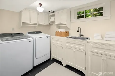 2057 Mcgilvra Boulevard E Seattle WA 98112