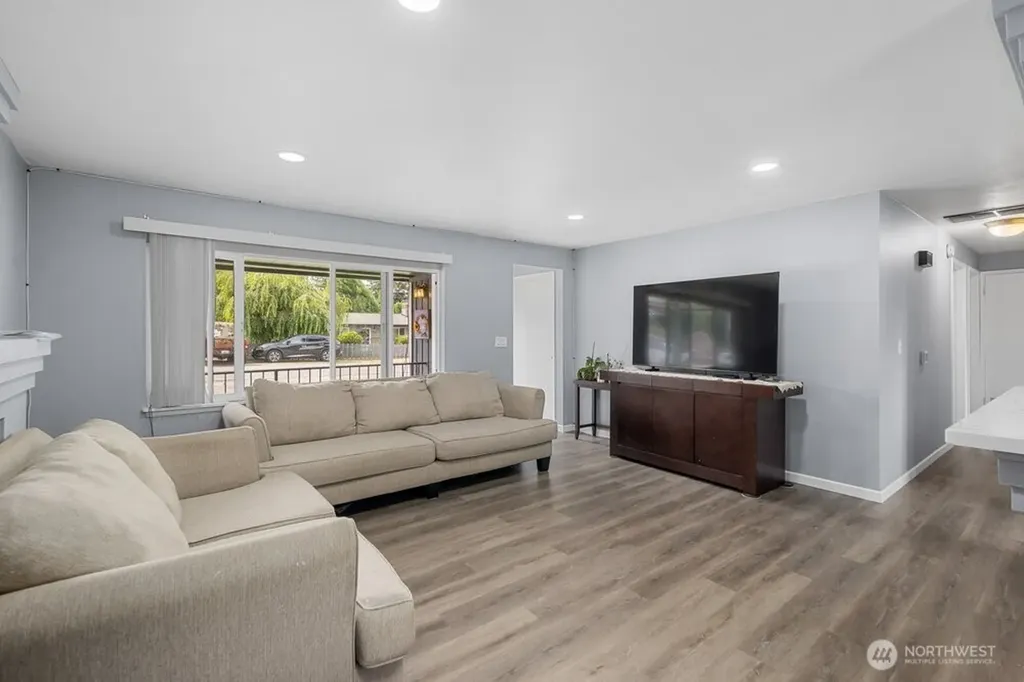 2406 24th Street Renton WA 98056
