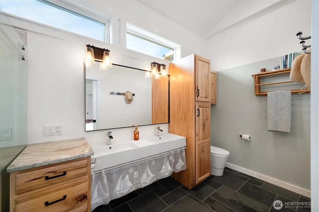 4065 Sunny Hill Lane Lummi Island WA 98262