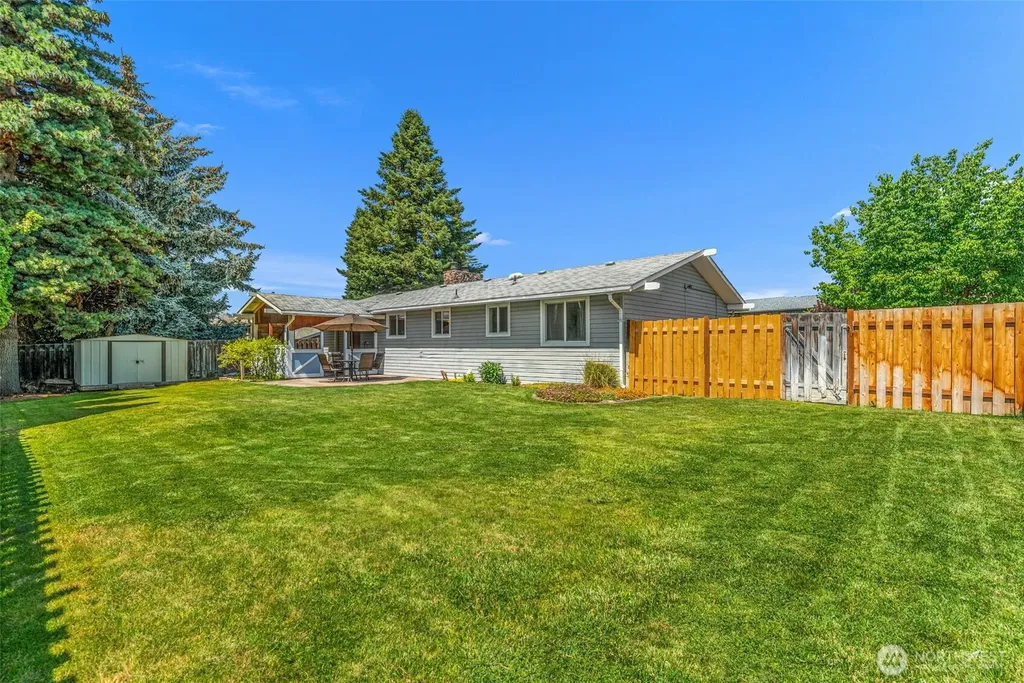 814 11th Street NE East Wenatchee WA 98802